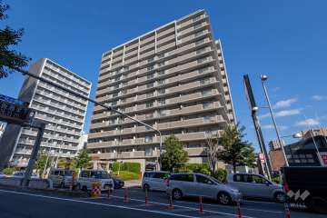 ローレルコート関目の外観（南西側から）