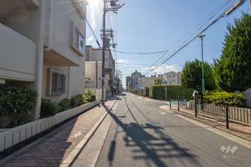 敷地西側の前面道路　