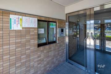 エントランスはオートロック付きです。
