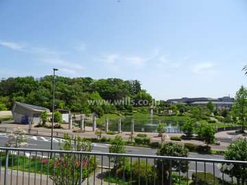 敷地内からの眺望（敷地の東側にあさぎ里山公園があります。）