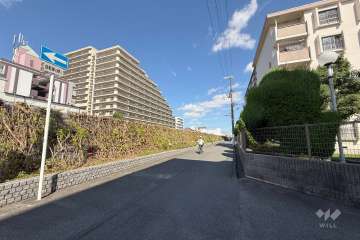 敷地西側の前面道路　