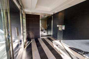 エントランスはオートロック付きです。