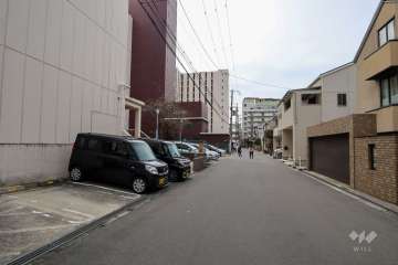 敷地北側の前面道路（東側から）