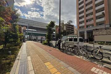 敷地西側の前面道路（北側から）