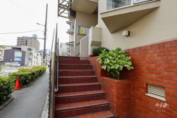 住居への階段
