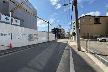 敷地南側の前面道路