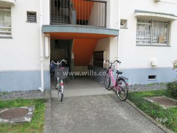 住戸出入り口（共用ポスト）