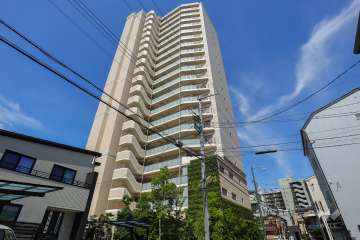 リバーガーデン城東古市の外観（南西側から）