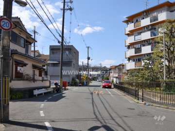 敷地南側の前面道路