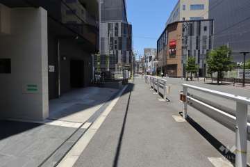 敷地東側の前面道路