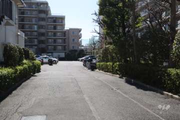 敷地内駐車場（屋外平面式）とバイク置き場
