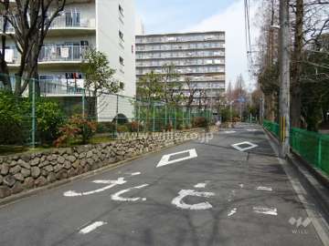 敷地東側の前面道路