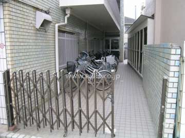 敷地入り口