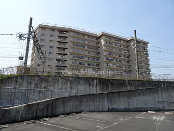 シャンボール茨木の外観（東側から）