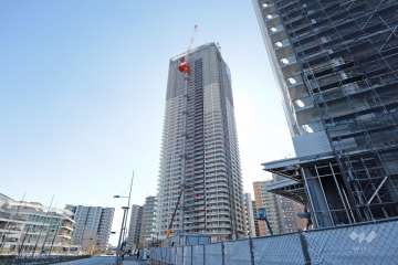 晴海フラッグスカイデュオパークビレッジT棟の外観(北西側から)※2025年2月現在、建築中