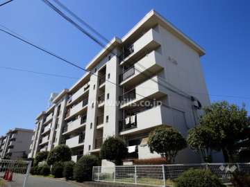 茨木郡山A住宅Ａ26棟の外観（南東側から）