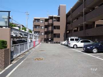 敷地内駐車場（平面式と機械式とがあります。）