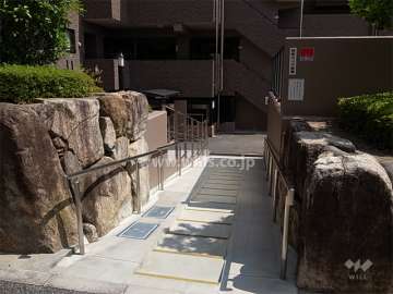 駐輪場へのアプローチ
