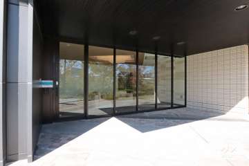 南東側エントランス