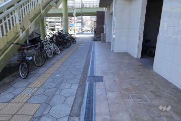 敷地北側の前面道路（東側から）