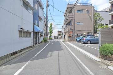 敷地北東側の前面道路　