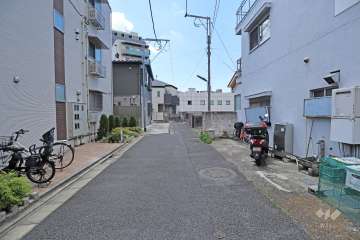 敷地南東側の前面道路
