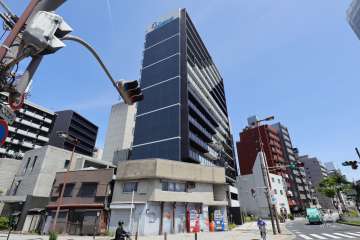 プレサンス大国町ラヴェニールの外観（西側から）