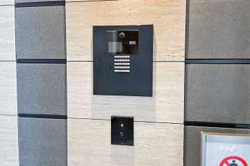 エントランスはオートロック付きです。