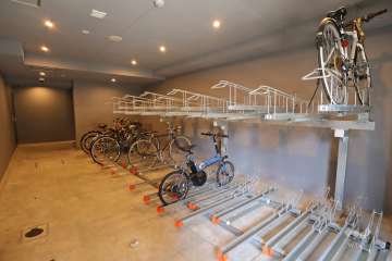 屋内に設けられた駐輪場