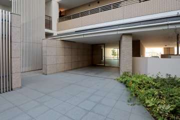 エントランスアプローチ（北東側）