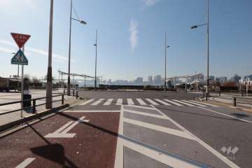 敷地北西側の前面道路