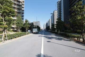 敷地北西側の前面道路