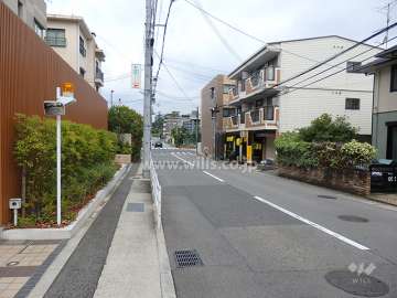 敷地北側の前面道路