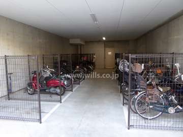 駐輪場とバイク置場