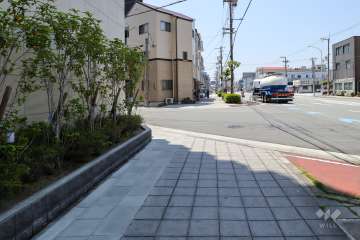 敷地北側の前面道路（東側から）