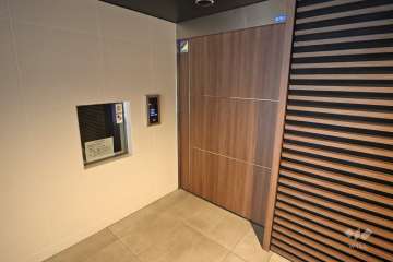 エントランスはオートロック付きです。