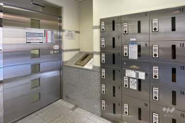 エントランスはオートロック付きです。