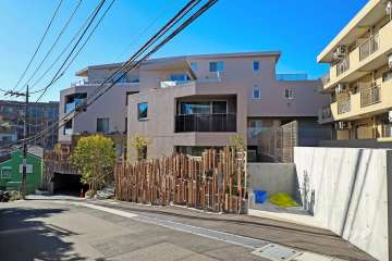 バースシティ・ザ・マーク鷺沼の外観(北東側から)