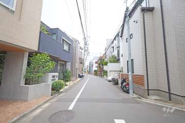 敷地南側の前面道路