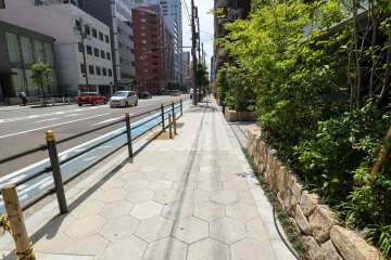 敷地南側の前面道路（本町通）