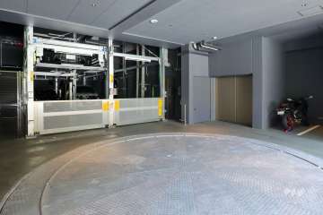 敷地内駐車場（屋内機械式）