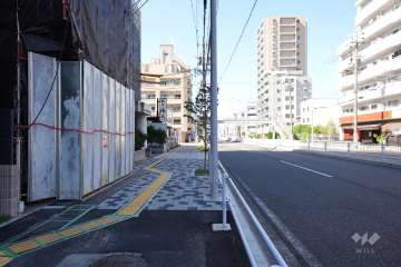 敷地北側の前面道路（東側から）