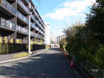 敷地南側の前面道路