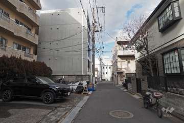 敷地東側の前面道路（南側から）