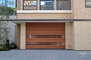 敷地内駐車場の出入り口（オートロック付き）