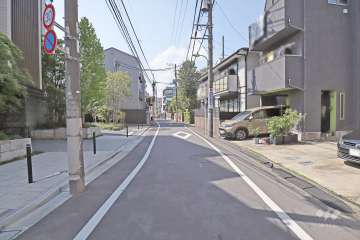 敷地北側の前面道路(東側から)