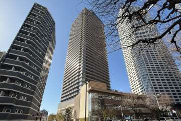 パークタワー西新宿の外観（南東側から）