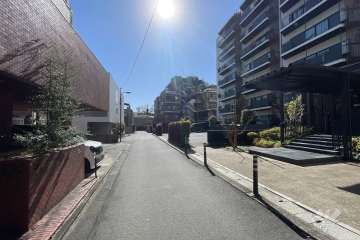 敷地東側の前面道路