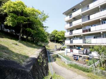 敷地南側の南西側は緑地になっています。