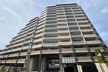 プラウドシティ方南町の外観（南東側から）